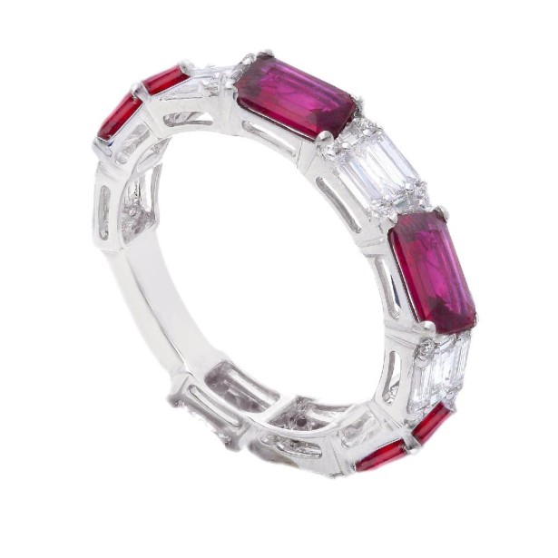 Anello eternity in oro bianco 750/ooo con diamanti naturali e rubino