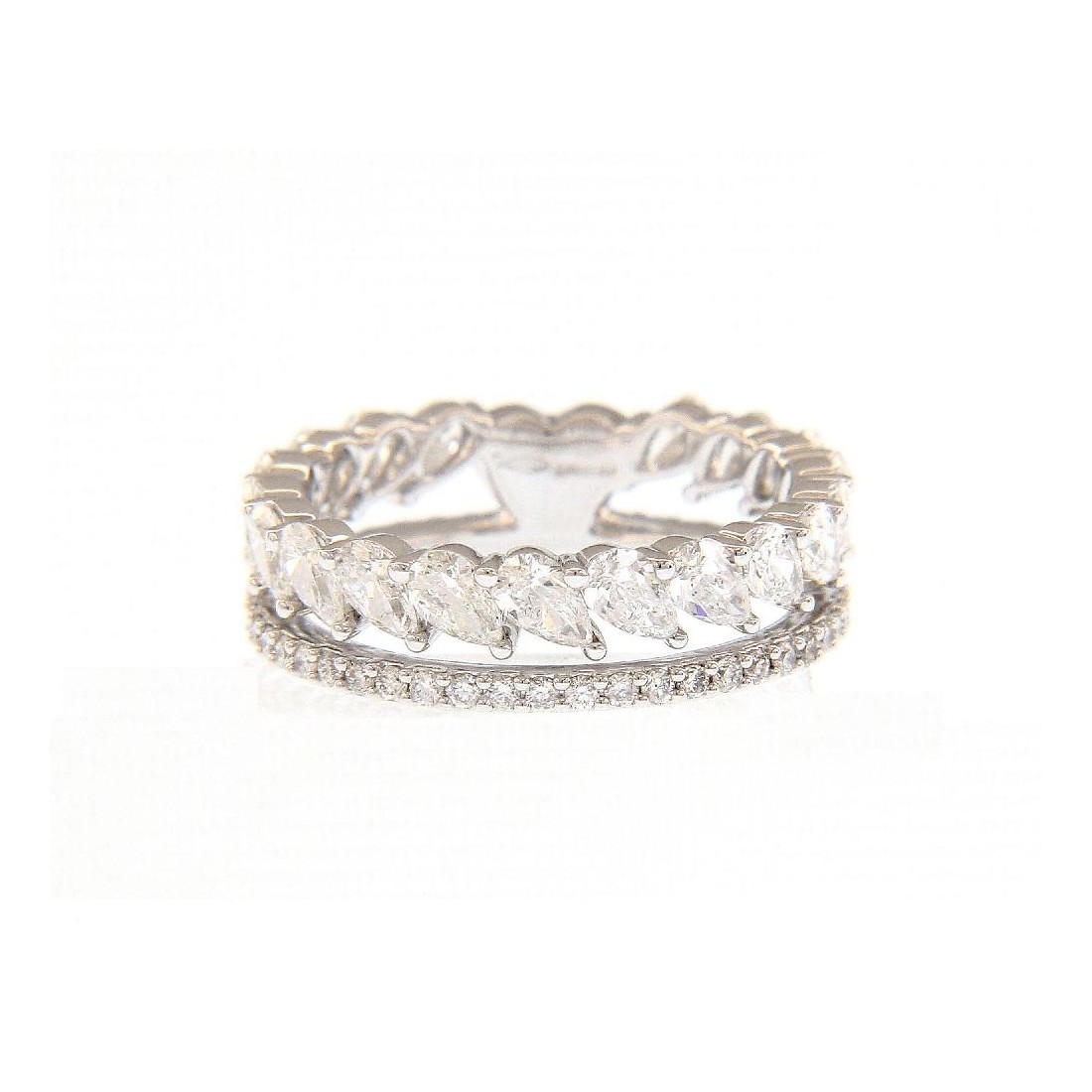 Anello eternity in oro bianco 750/ooo e diamante naturale