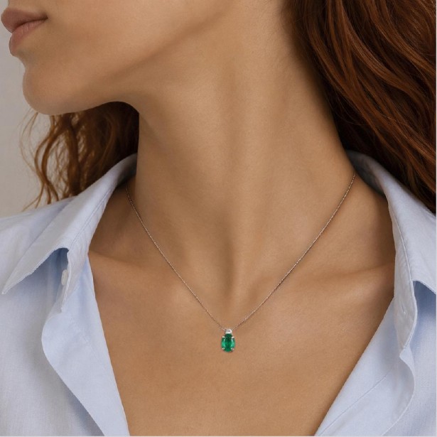 Girocollo in oro bianco 750/°°° diamante e smeraldo