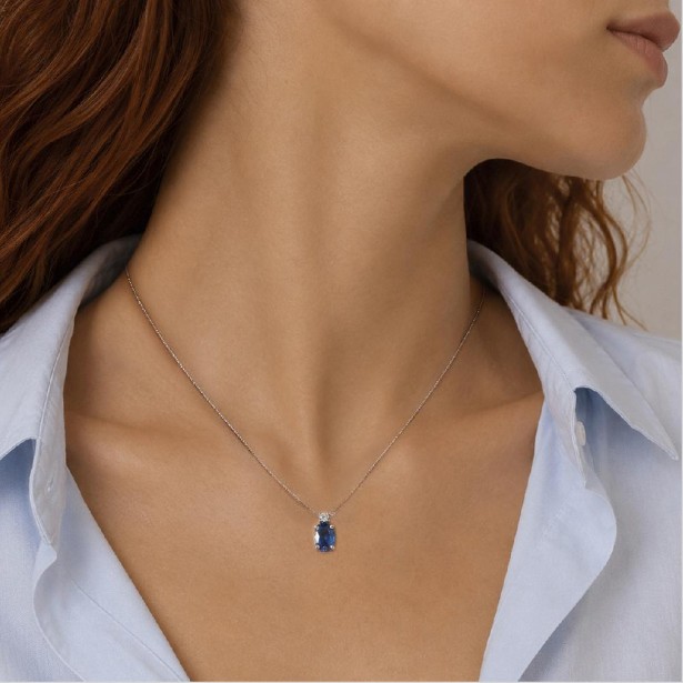 Girocollo in oro bianco 750/°°° diamante e zaffiro