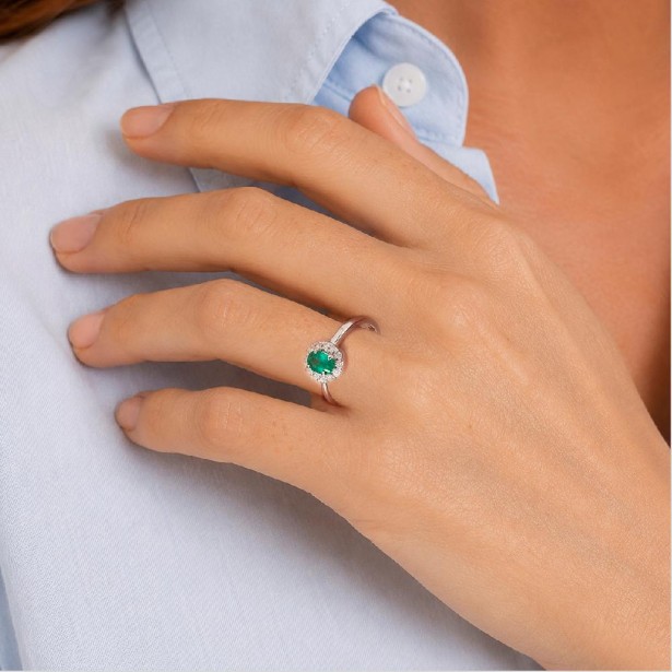 Anello in oro bianco 750/ooo con smeraldo e diamante naturale