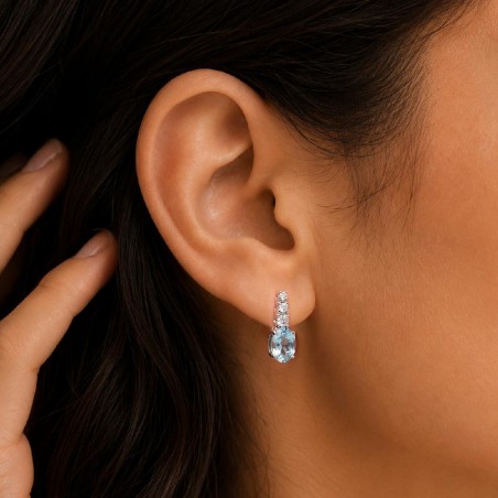 Orecchini in oro bianco 375/°°° con topazio azzurro e diamante lab-grown