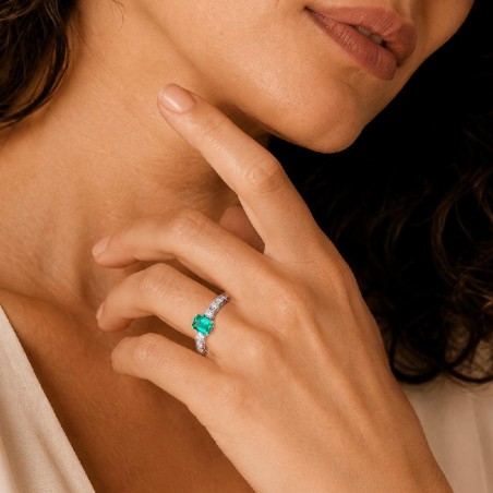 Anello in oro bianco 375/°°° con smeraldo e diamante lab-grown