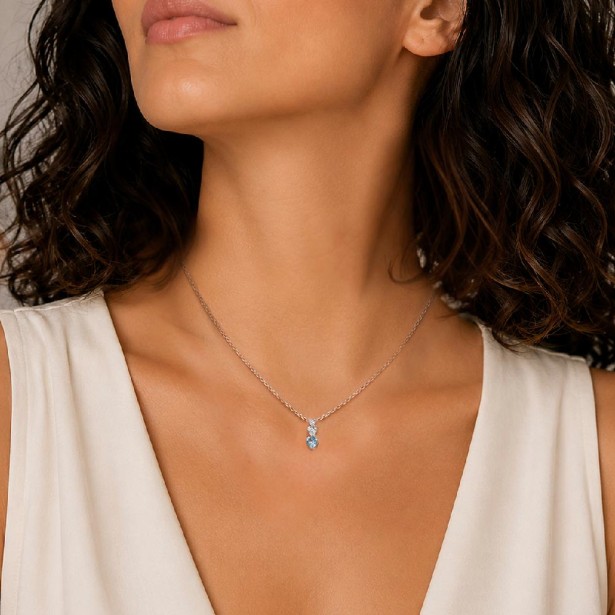 Girocollo in oro bianco 375/ooo con diamante lab-grown e topazio azzurro