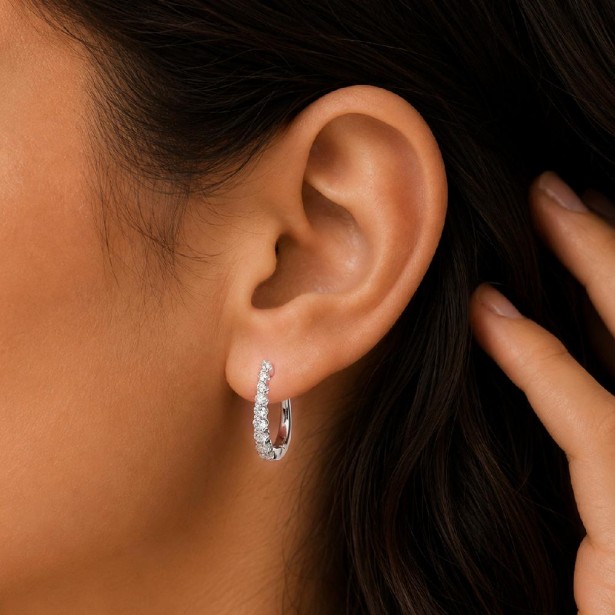 Orecchini in oro bianco 375/°°° con diamante lab-grown