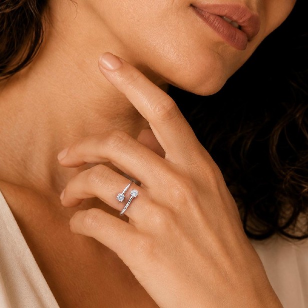 Anello in oro bianco 375/°°° con diamante lab-grown