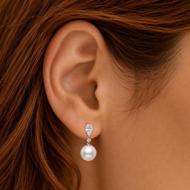 Orecchini pendenti in oro bianco 750/ooo con diamante naturale e perle akoya