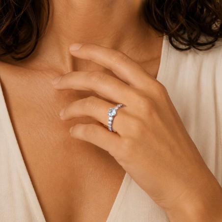 Anello in oro bianco 375/°°° con topazio azzurro e diamante lab-grown