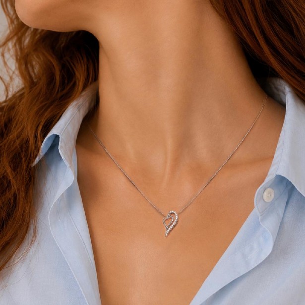 Girocollo in oro bianco 375/°°° e diamante con cuore