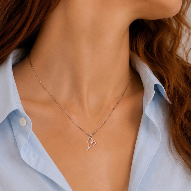 Girocollo in oro bianco 375/°°° e diamante con cuore