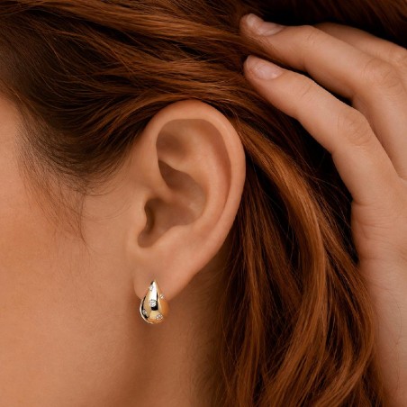 Orecchini in oro giallo 375/°°° e diamante con goccia