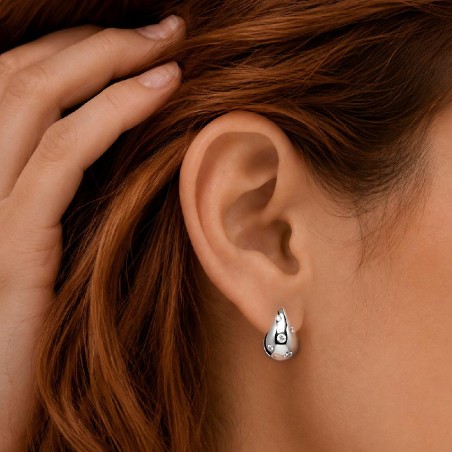 Orecchini in oro bianco 375/°°° e diamante con goccia