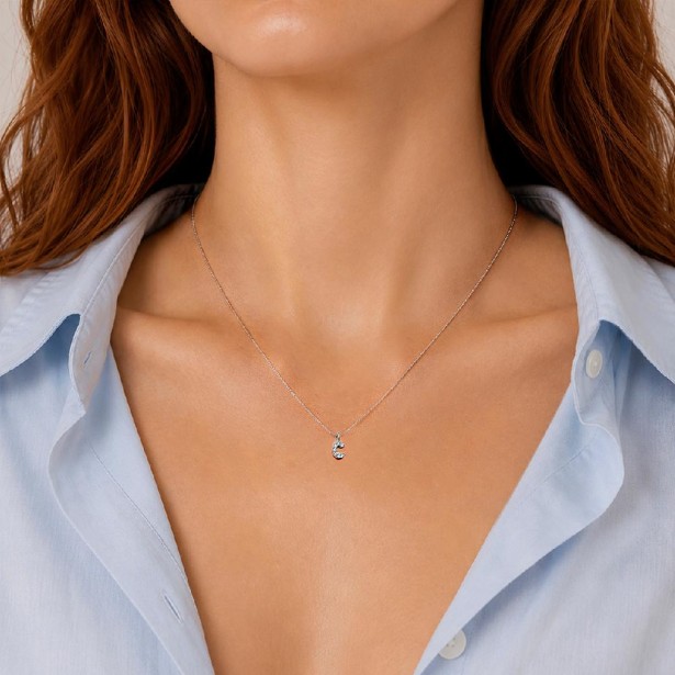 Girocollo in oro bianco 375/°°° e diamante con iniziale