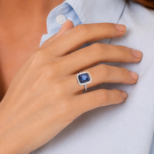 Anello in oro bianco 750/ooo con diamante naturale e zaffiro