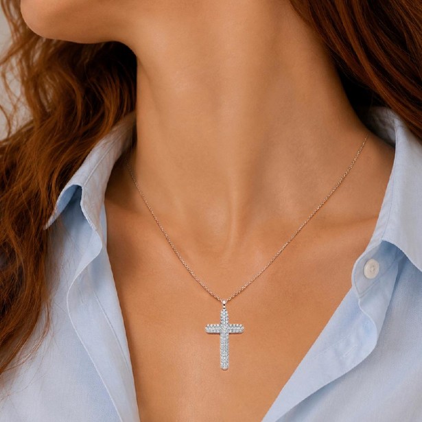 Girocollo con croce in oro bianco 750/ooo con diamanti naturali