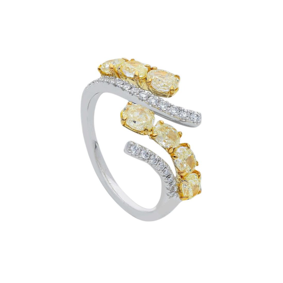 Anello in oro bianco 750/ooo con diamanti fancy ebianchi naturali