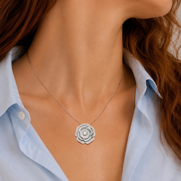 Girocollo fiore in oro bianco 750/ooo con diamante naturale