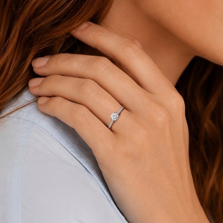 Anello solitario in oro bianco 750/ooo e diamante