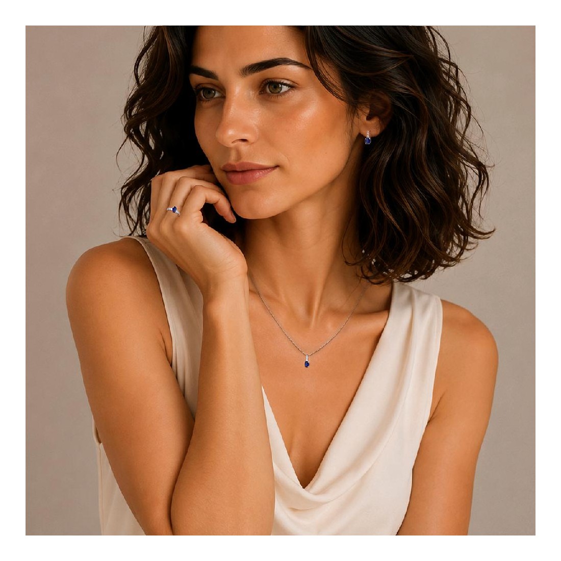 Girocollo in oro bianco 375/°°° con zaffiro e diamante lab-grown