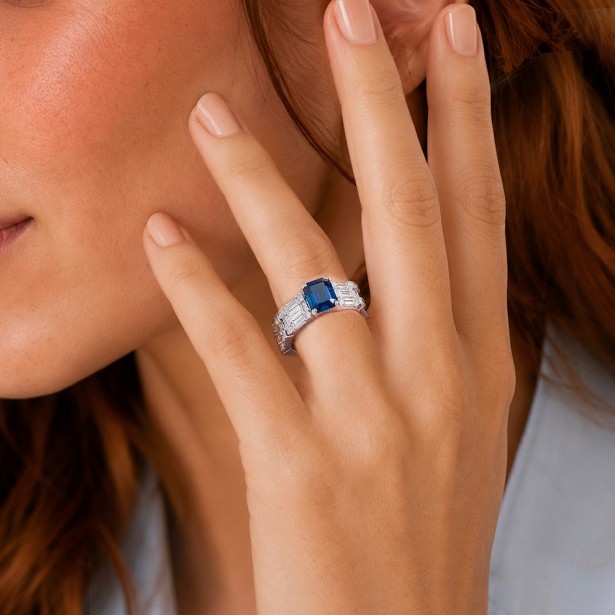 Anello eternity in oro bianco 750/ooo con diamantenaturale e zaffiro